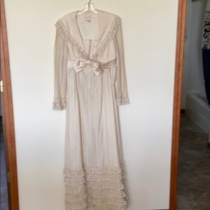 Lorrie deb Ivory floor length dress in 11/12